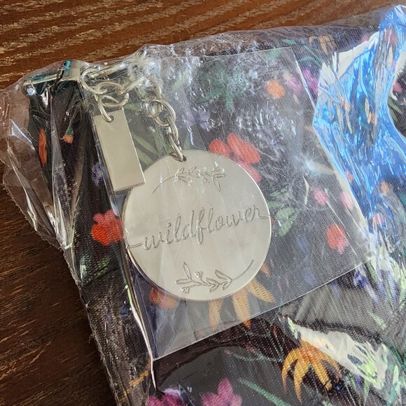 🔴SOLD🔴*RARE HTF* Harveys Seatbelt Wildflowers Streamline Crossbody Bag NWT - Picture 3 of 8